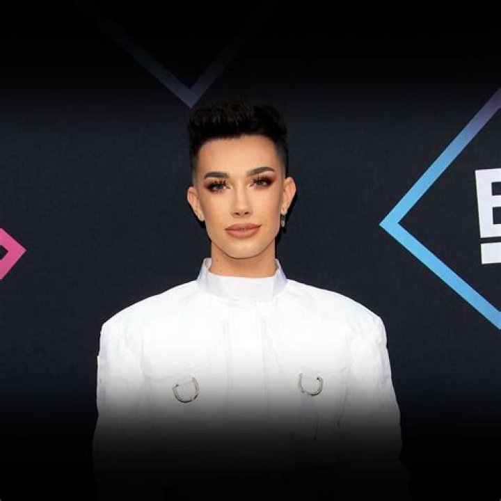 James Charles Wiki 2021 Net Worth, Height, Weight, Relationship & Full