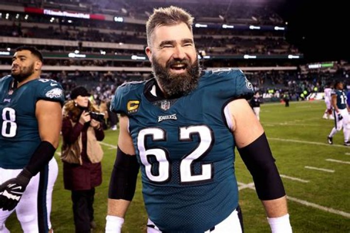 Jason Kelce arrives at Eagles game wearing a Christmas sweater, flip