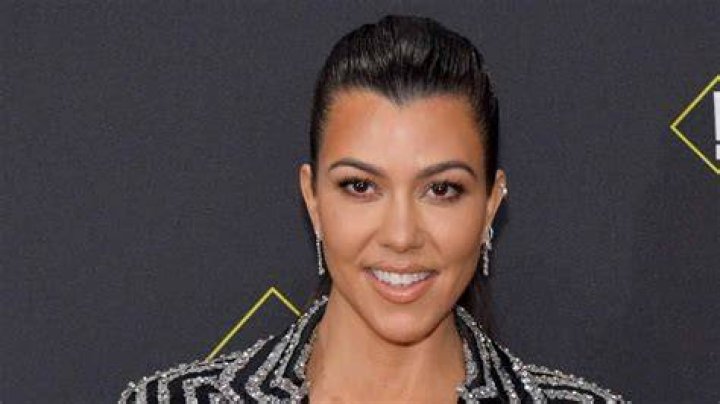 Kourtney Kardashian Is Unrecognizable Without Eyebrows PIC
