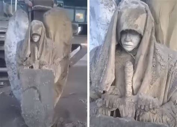 Siberian fallen angel statue r/ThatsInsane