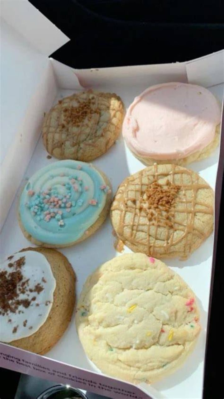 Ultimate Crumbl Cookies Review