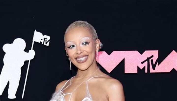 [VIDEO] Doja Cat VMAs 2023 Performance Watch &lsquo;Demons&rsquo; & More TVLine